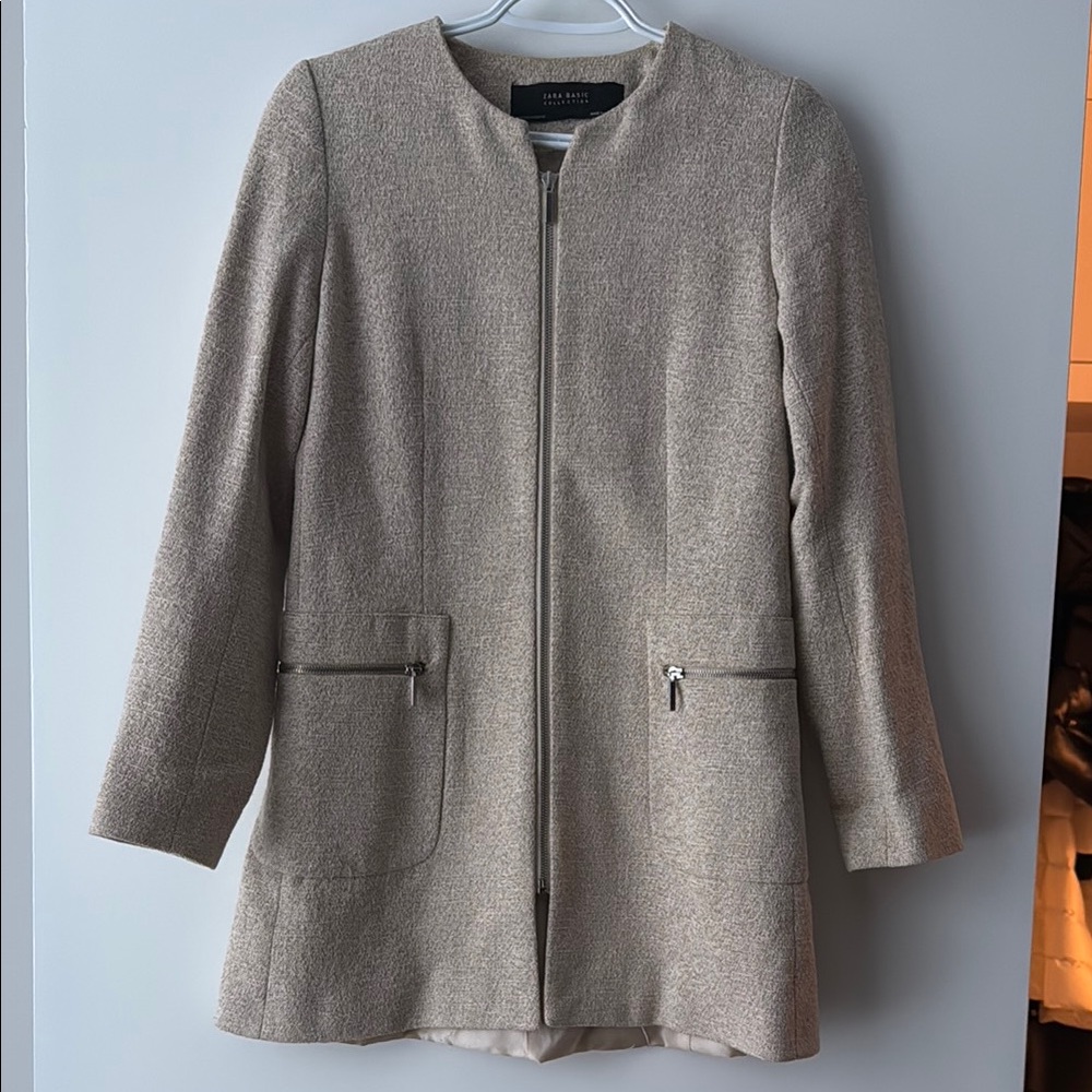 Zara Cream Blazer with Long Sleeves and Rounded Collar